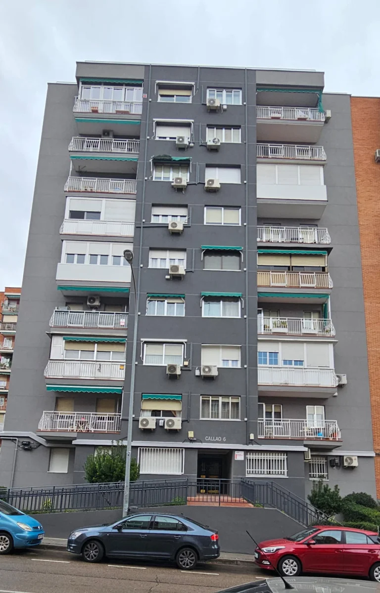Fachada rehabilitada: Callao 6 · Fuenlabrada